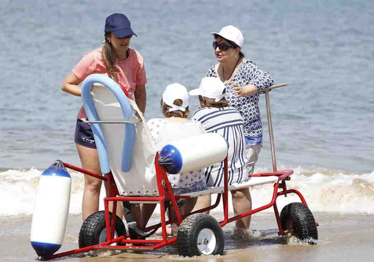 Más de 300 usuarios disfrutan a diario de las Playas Accesibles del departamento