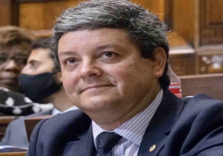 Casaretto:”Que la multa por el cierre de PLUNA la paguen de sus bolsillos los funcionarios responsables”