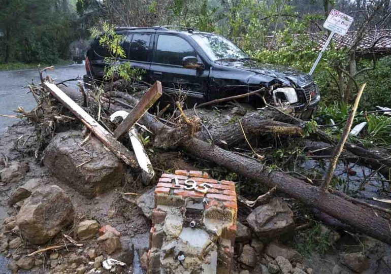 En California, EE. UU., las fuertes lluvias dejan tres muertos y regiones inundadas