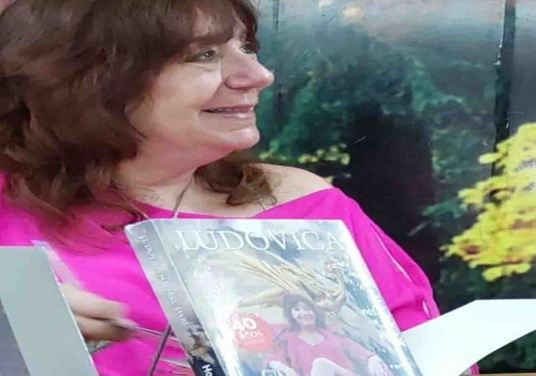 Ludovica Squirru presenta su libro "Horóscopo Chino 2024" en Piriápolis