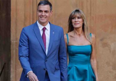 El presidente español, Pedro Sánchez, anuncia que se plantea dimitir tras iniciarse una investigación a su esposa