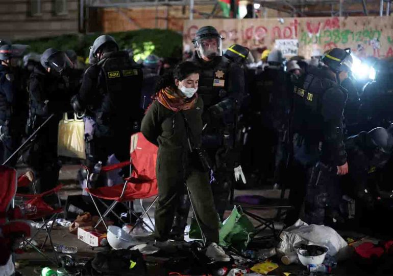 La policía de California interviene para desmantelar un campamento de protesta pro palestino en UCLA