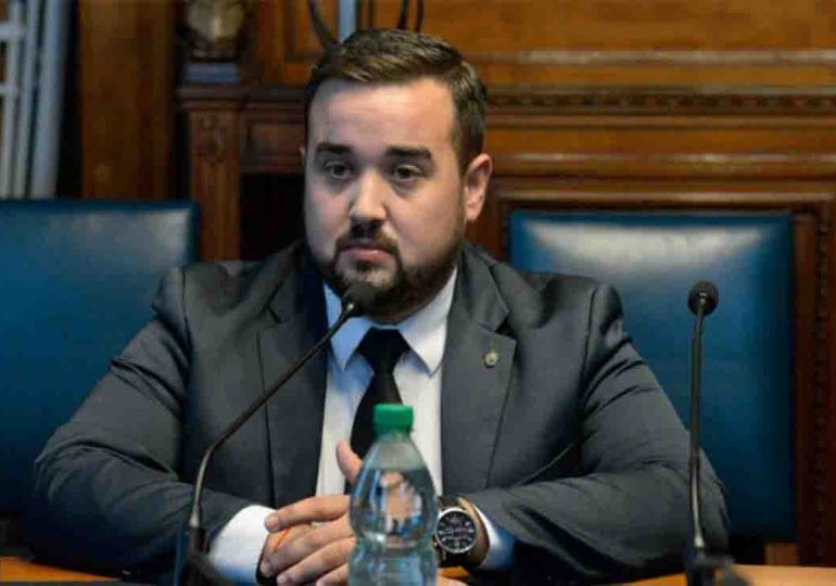 Exdiputado de Cabildo Abierto llamó a su expareja "muerta de hambre", según chats entregados a la Justicia