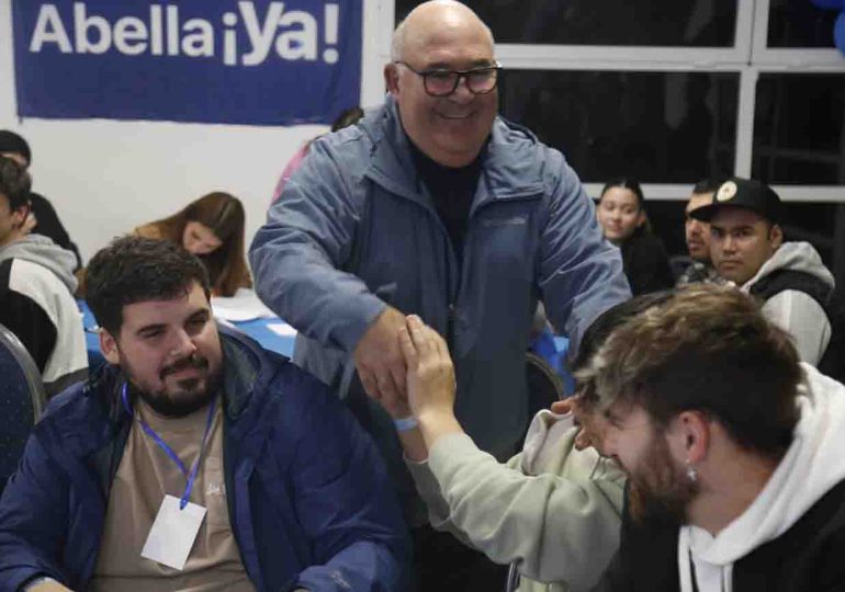 Abella se comprometió a incluir jóvenes en su gabinete y redobló compromiso con ellos