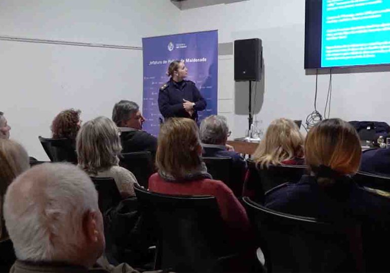 Se brindó charla sobre prevención de estafas en el Municipio de Punta del Este