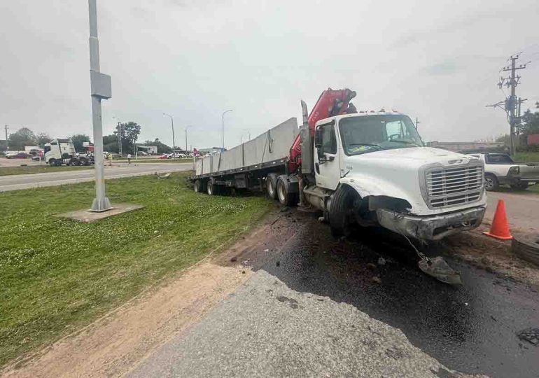 Camión pierde control y provoca choque en cadena en la Ruta 5