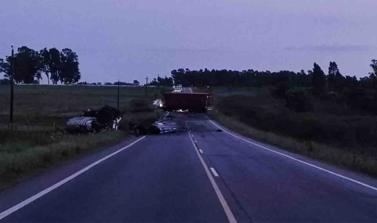Tragedia en Ruta 12 | Dos camiones chocan y sus conductores pierden la ...