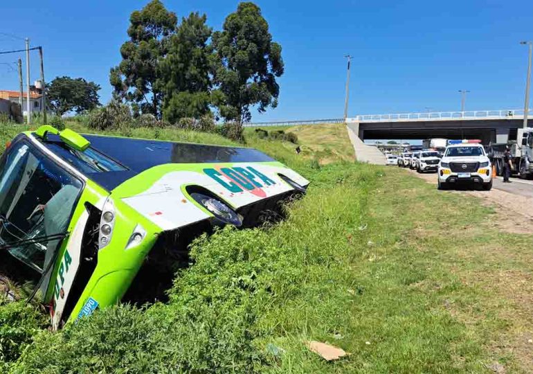 Ómnibus que transportaba niños se despista en Ruta 5; solo se reportan lesiones leves