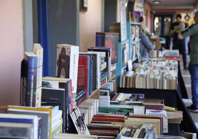 Con una inversión de 850 mil pesos comenzó la Feria del Libro