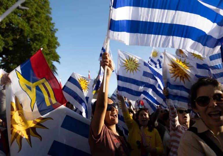 Frente Amplio de Maldonado intensifica recorridas por barrios y cierra con un gran "banderazo" en Piriápolis