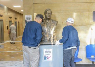 En Argentina, el Gobierno retiró el busto de Néstor Kirchner del edificio de ANSES