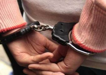 Revocan libertad a prueba a mujer condenada por atropellar a motociclista y omitir asistencia