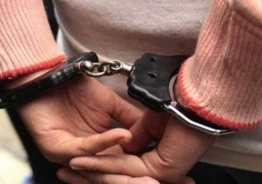 Revocan libertad a prueba a mujer condenada por atropellar a motociclista y omitir asistencia