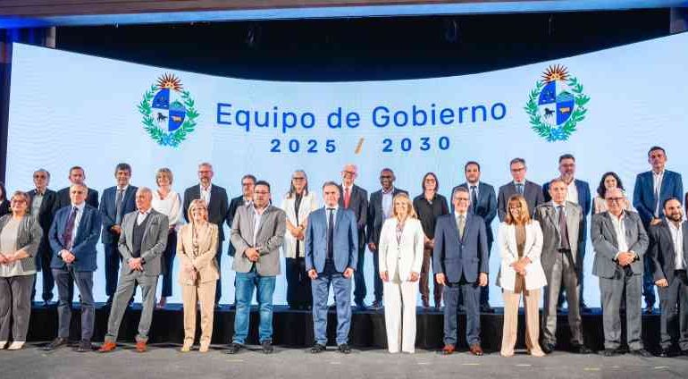 Yamandú Orsi presentó el gabinete que lo acompañará desde el 1.º de marzo