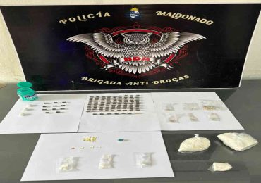 Pareja arrestada con éxtasis, cocaína y LSD en operativo policial en Punta del Este