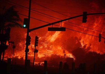 Muertos por incendios en Los Ángeles aumentan a 24