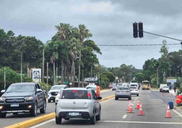 Instalación de semáforo en La Barra: intendente expresó que “en vez de ser un problema, ha sido una solución”