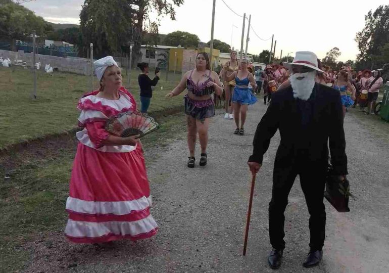 Cerro Azules celebra el Carnaval con desfile y espectáculos en vivo