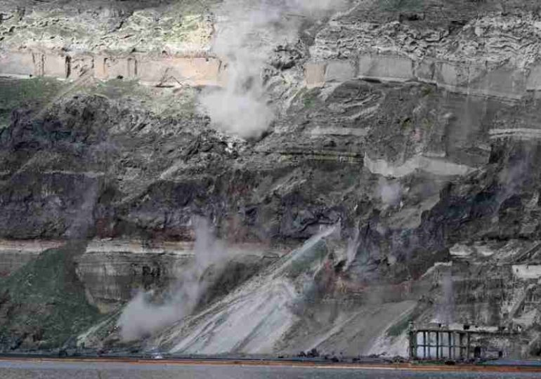 Terremotos sacuden islas griegas, miles evacúan Santorini