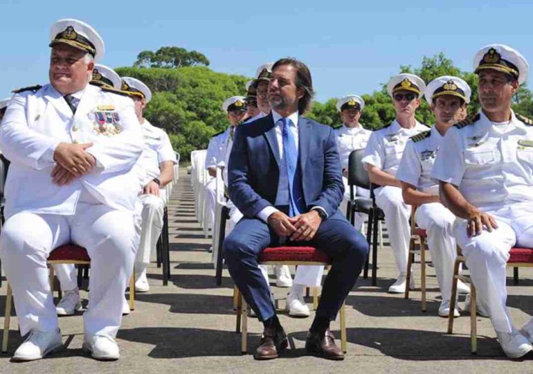 Lacalle Pou encabezó ceremonia por el 100.° aniversario de la Aviación Naval