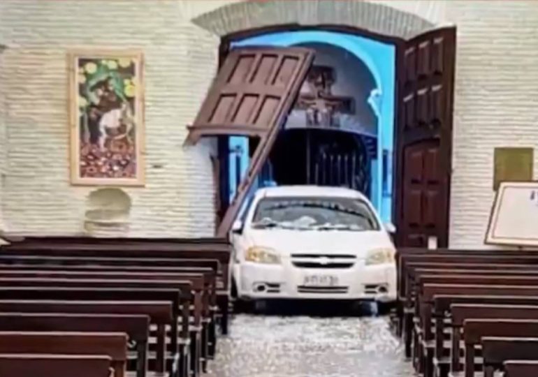 Fiscalía ordena liberar a hombre que dañó iglesia con su auto; será internado en Montevideo