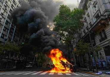 Protesta de jubilados en Argentina dejaron al menos 20 heridos y más de 120 detenidos