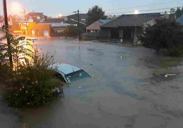 En Argentina, el Gobierno oficializó los tres días de duelo por el trágico temporal en Bahía Blanca