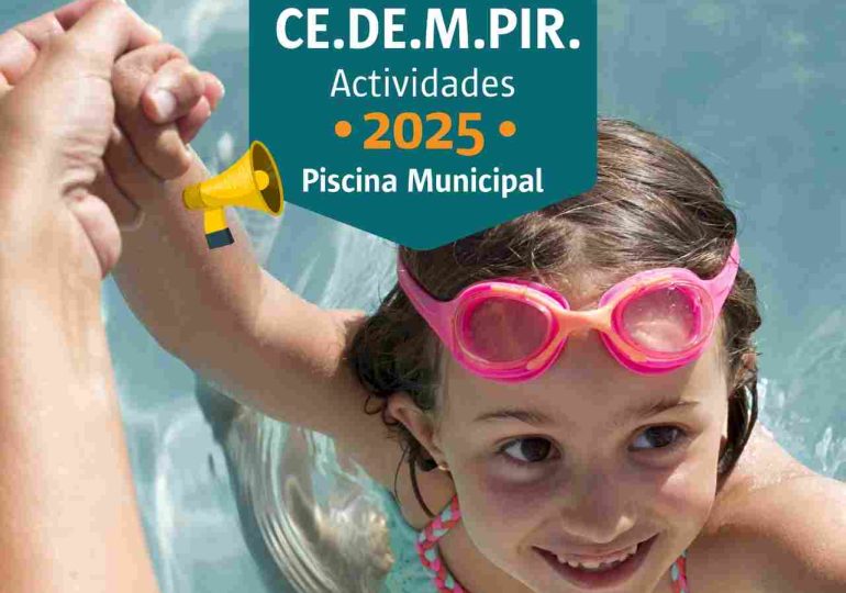 Capacitación en natación de aguas abiertas y jornadas familiares en la piscina municipal