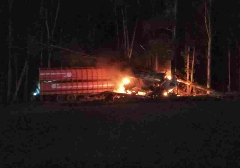 Dos personas fallecieron tras incendio de camión en Ruta 8, Lavalleja