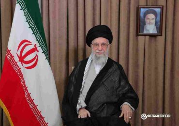 El líder supremo de Irán amenaza con "daños irreparables" si Estados Unidos se une a la guerra