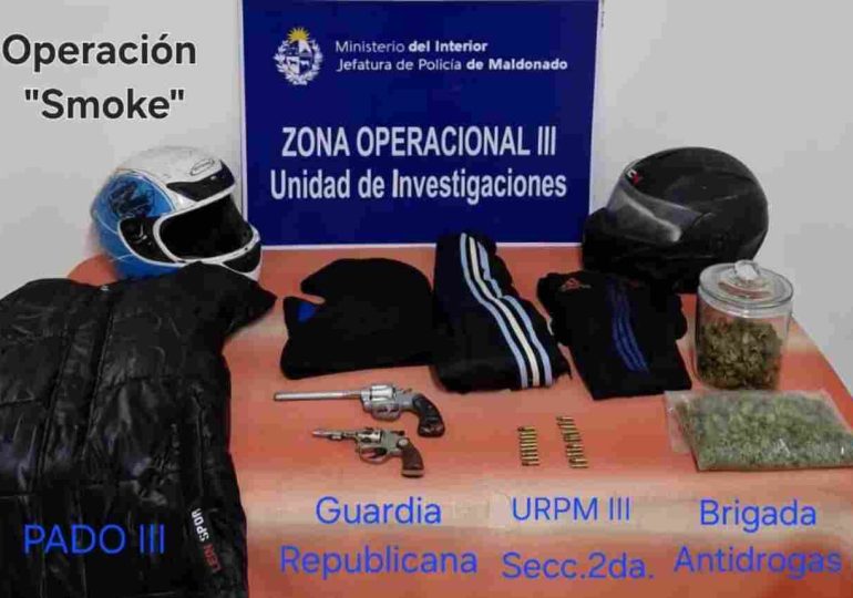Operación “Smoke”: cuatro detenidos, armas incautadas y droga en San Carlos