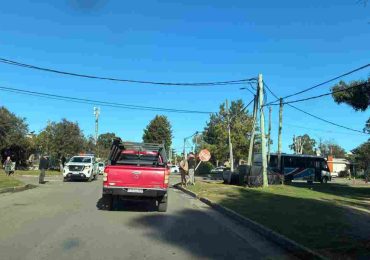 Mujer atrapada y hospitalizada tras accidente en Piriápolis