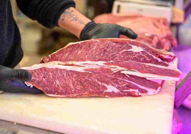 Uruguay festeja el Día del Carnicero con un descuento del 40% en uno de los cortes más solicitados