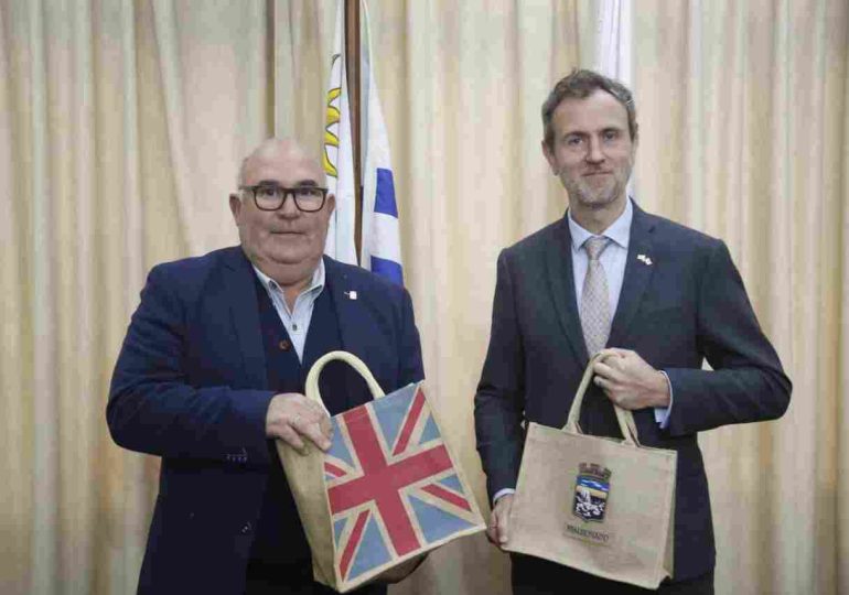 Abella recibió propuesta de becas estudiantiles por parte del embajador de Gran Bretaña