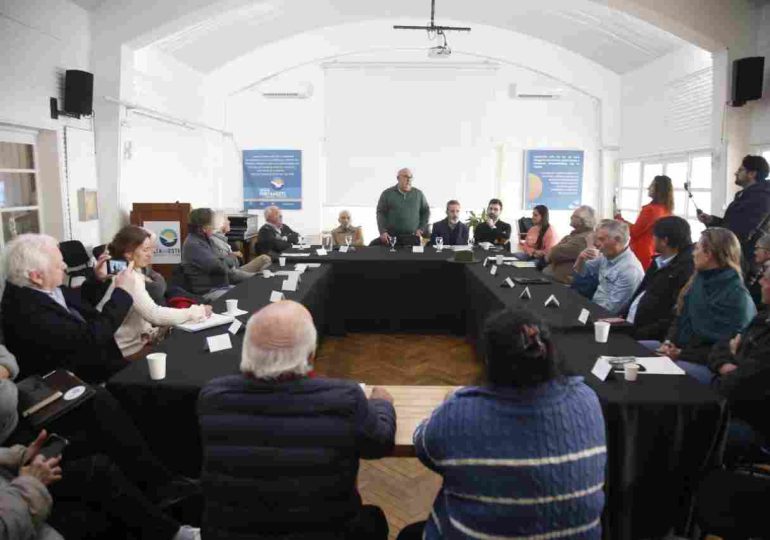 Iluminación y cuidado del medio ambiente compromisos de Abella transmitidos a los vecinos de la costa
