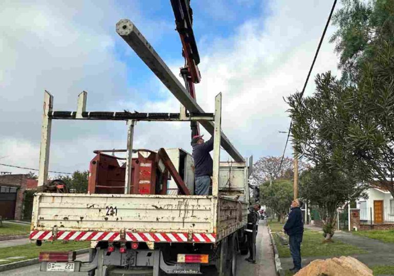 Reparan tendido eléctrico tras accidente en calle Zufriategui