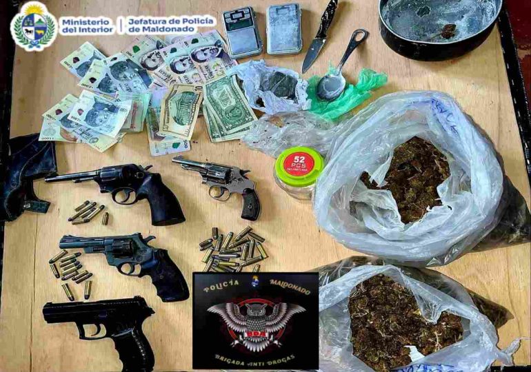 Brigada Antidrogas incauta armas, drogas y una moto robada en Pan de Azúcar