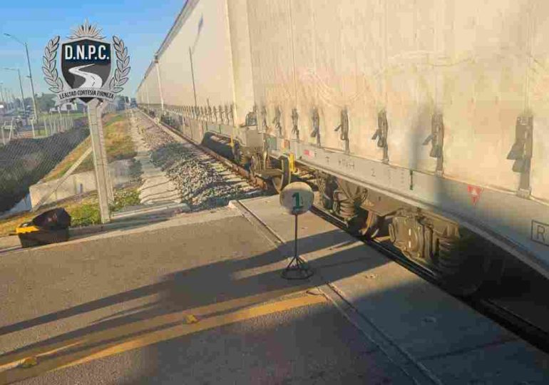 Mujer falleció tras ser embestida por tren en paso a nivel de Durazno