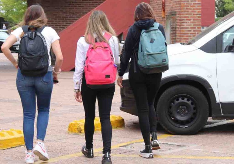 Abella anuncia inversión de $55 millones en becas de transporte para estudiantes