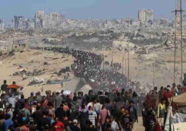 Miles de palestinos vuelven a Ciudad de Gaza