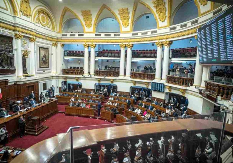 El Congreso de Perú destituye de manera exprés a la presidenta Dina Boluarte