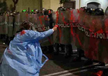 Un muerto y más de 100 heridos en protesta en Lima