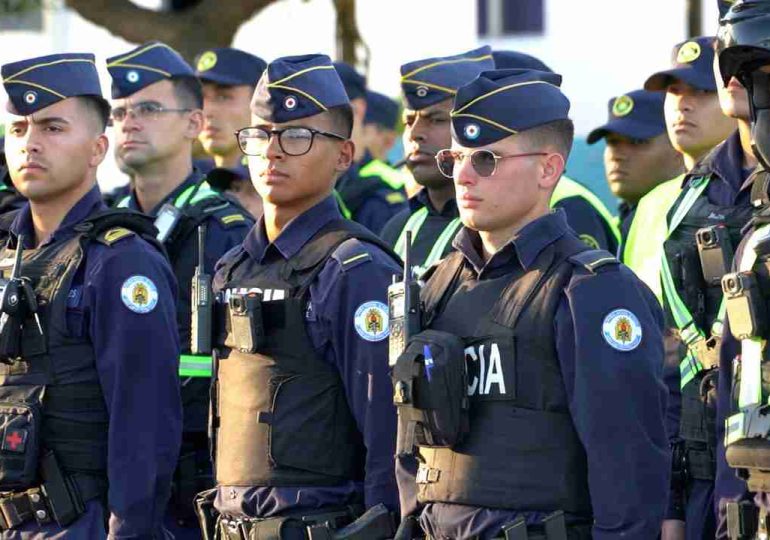 Unos 350 alumnos y cadetes de la Escuela Nacional de Policía comenzaron a patrullar la vía pública