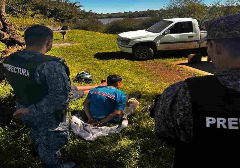 Prefectura de Salto detiene a dos hombres por transporte ilegal de bebidas alcohólicas