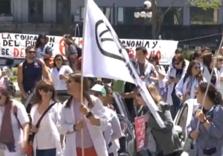 Ademu levantó el paro tras reunirse con Orsi; el gobierno reforzará la seguridad en escuelas y el sindicato desafilia a Caggiani