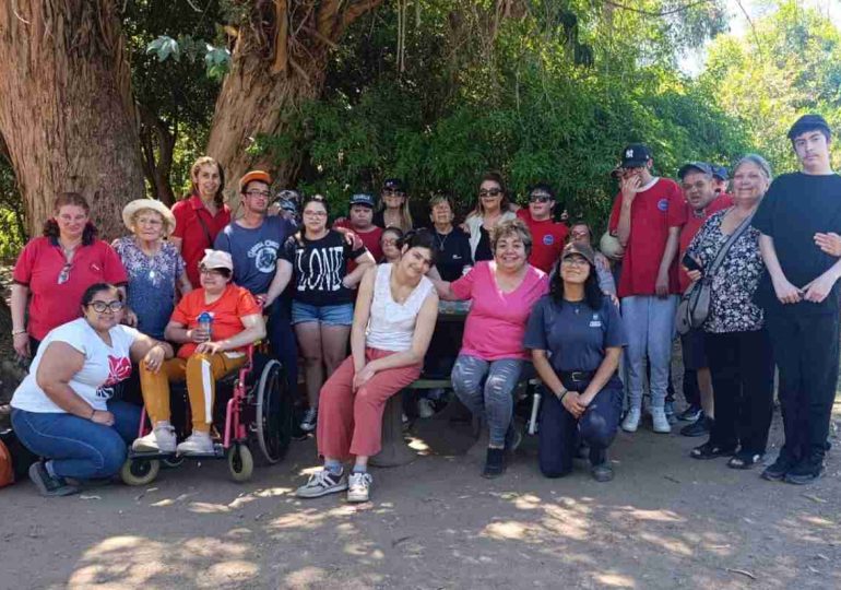 Integrantes de la Asociación Civil "Crecer con Futuro" visitaron la ECFA