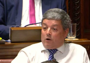 Casaretto acusó a Danza de “corrupción” por presuntas irregularidades en registros de asistencia