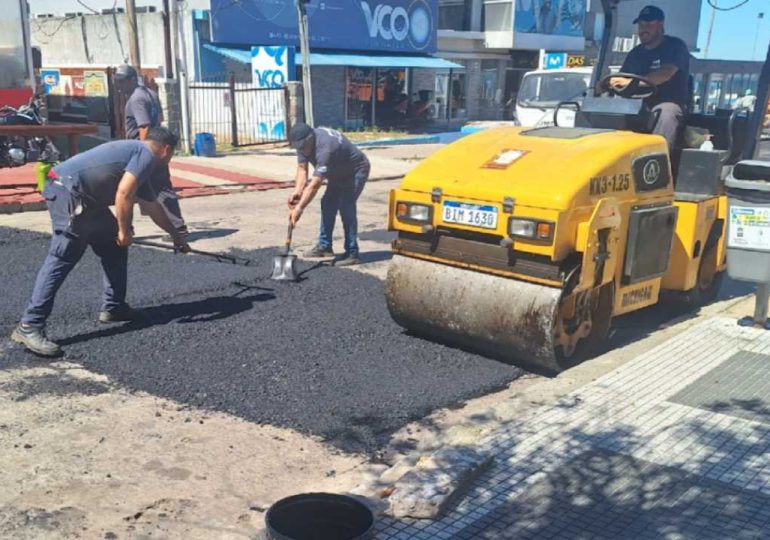 Piriápolis continúa con mejoras viales: bacheo en calle Atanasio Sierra