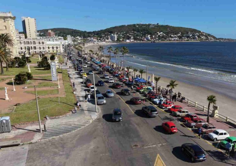 Encuentro de Fiat 600 reunió a 50 vehículos en una emotiva jornada en Piriápolis