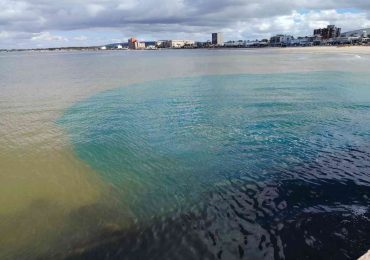 Piriápolis | descartan riesgo tras derrame turquesa que llegó al mar